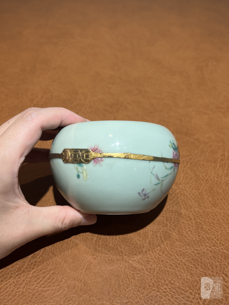 清 粉彩花卉纹苹果尊 - 图3